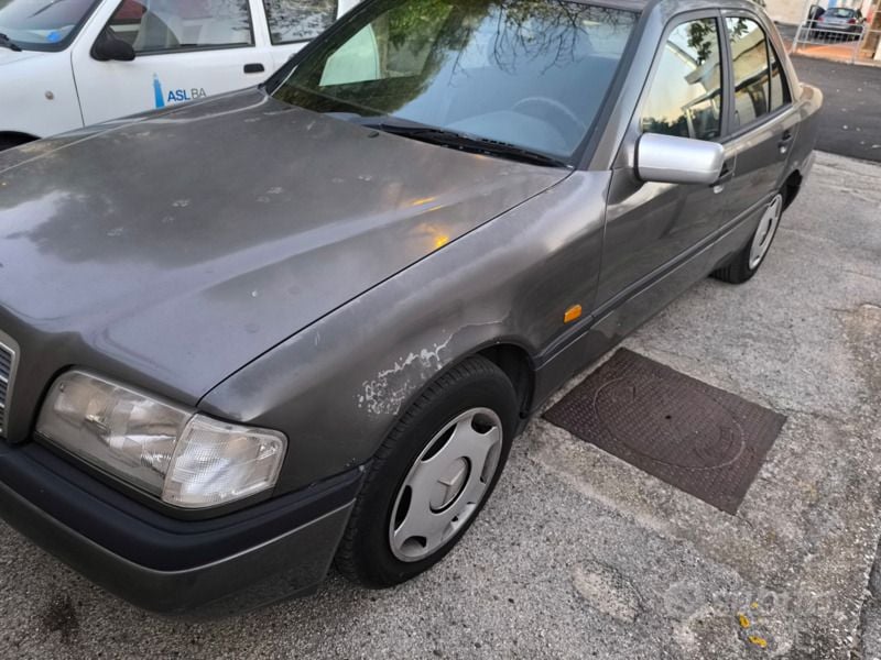 Usata Mercedes C180 Classic 1993 Grigio Berlina