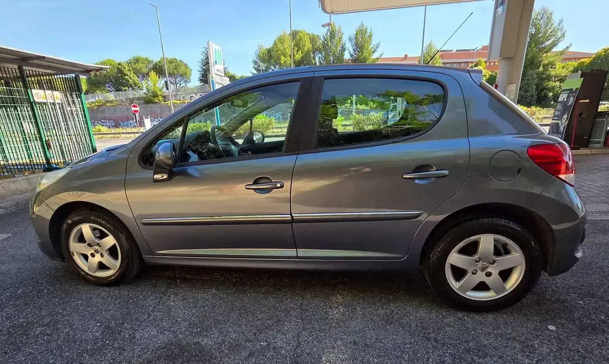 Usata Peugeot 207 68 CV (50 kW) 2011 Grigio Berlina