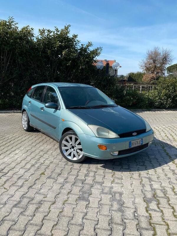 Verde Usata 2001 Ford Focus Tre volumi | 999 € (Buon prezzo) - Immagine 1/4