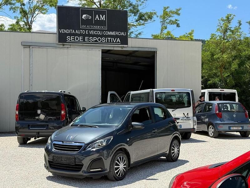 Grigio Usata 2016 Peugeot 208 Active Due volumi | 7500 € (Cara) - Immagine 1/4