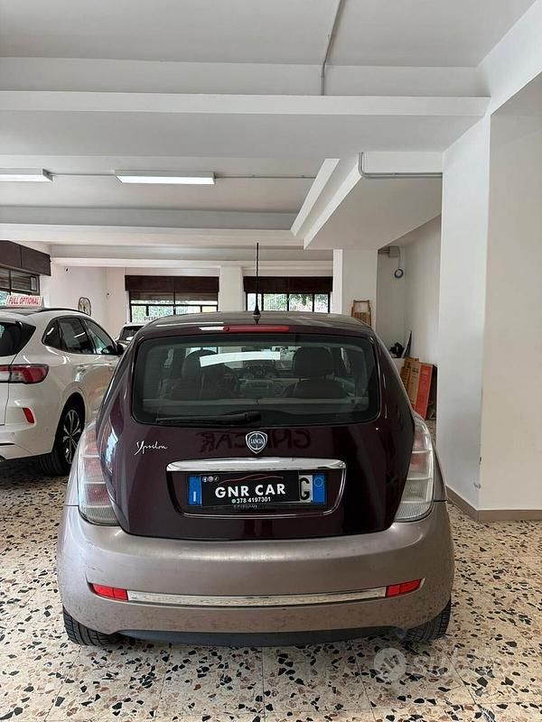 Usata Lancia Ypsilon 90 CV (66 kW) 2010 Grigio Utilitaria