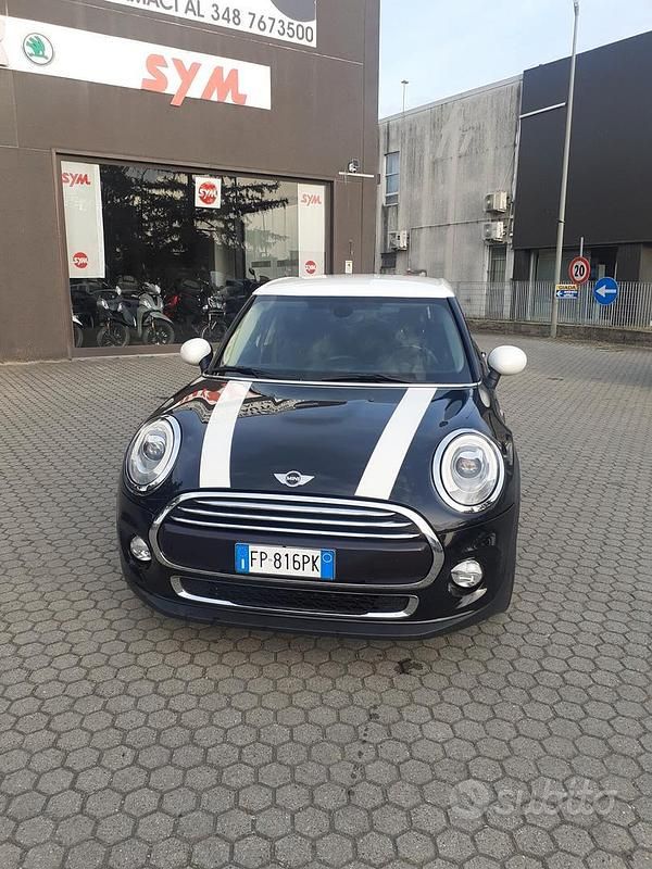 Usata Mini Cooper D Hype 116 CV (85 kW) 2018 Nero Utilitaria