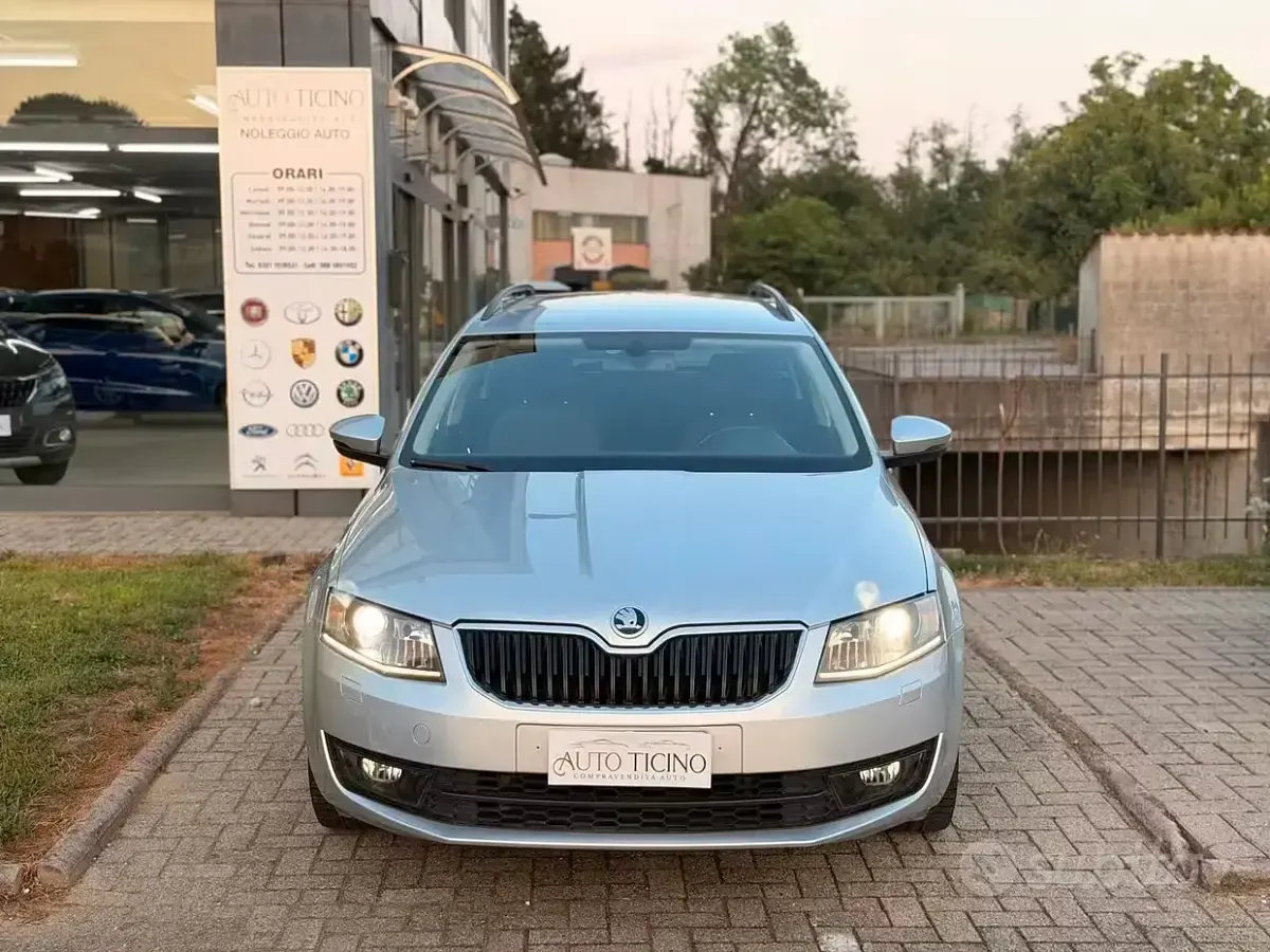 Usata Skoda Octavia Style 110 CV (80 kW) 2015 Grigio Station wagon