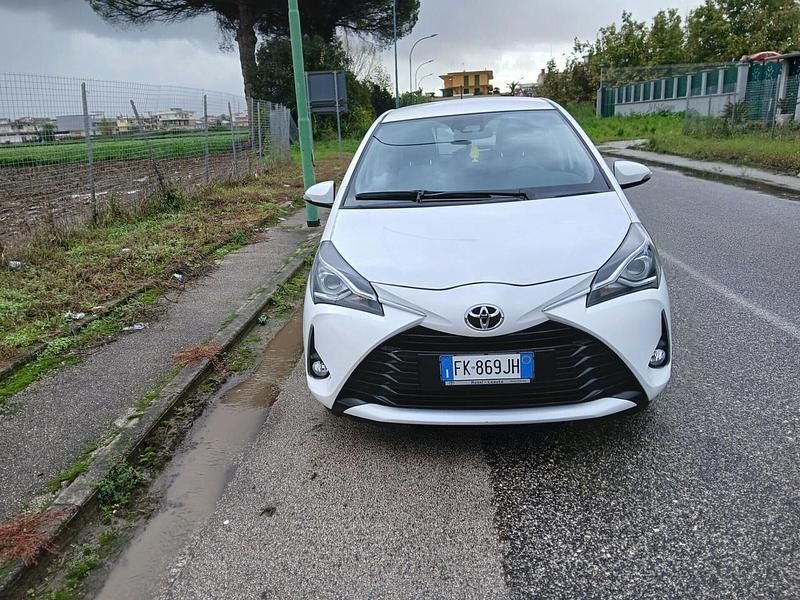Usata Toyota Yaris 69 CV (50 kW) 2017 Bianco Berlina