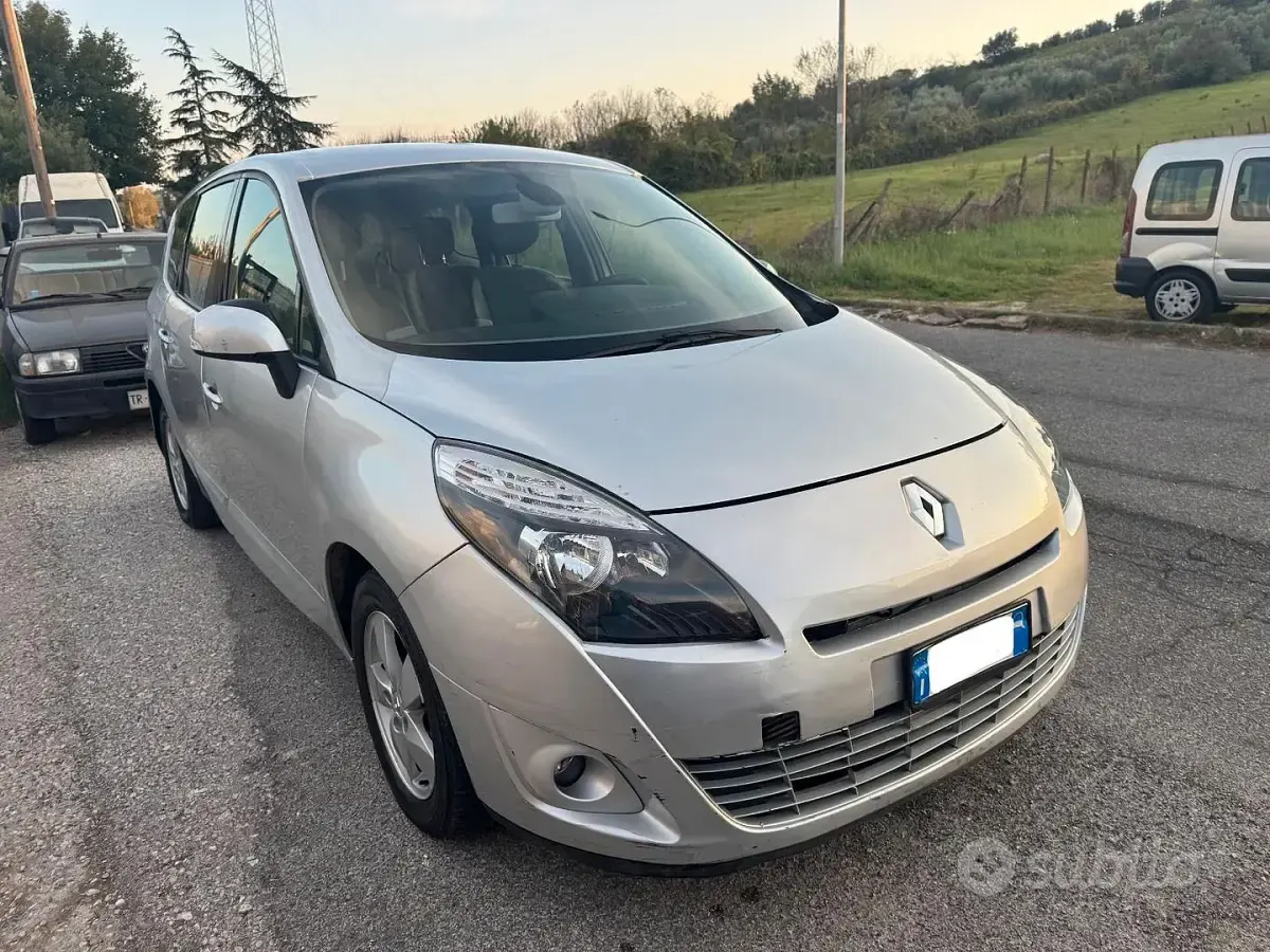 Usata Renault Scenic E-Tech Luxe 130 CV (95 kW) 2011 Grigio Monovolume