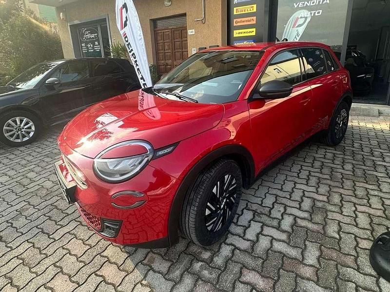 Usata Fiat 600 La Prima 101 CV (74 kW) 2024 Rosso SUV