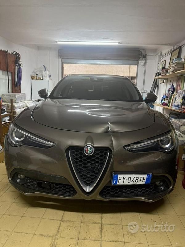 Grigio Usata 2019 Alfa Romeo Stelvio Business SUV | 16.000 € - Immagine 1/4