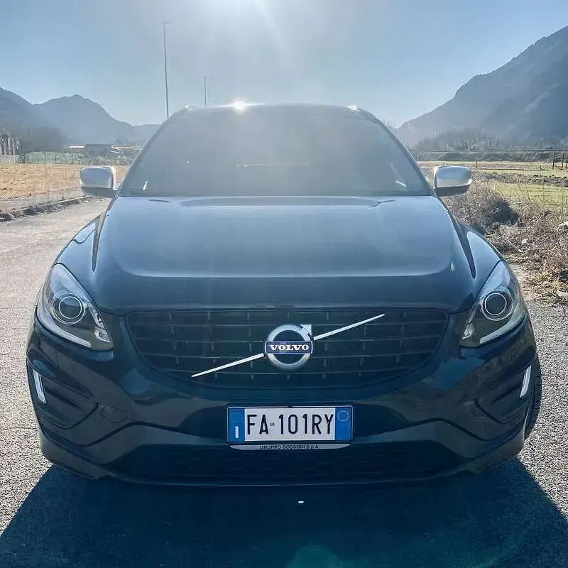 Usata Volvo XC60 R-Design 190 CV (139 kW) 2015 Blu/azzurro SUV