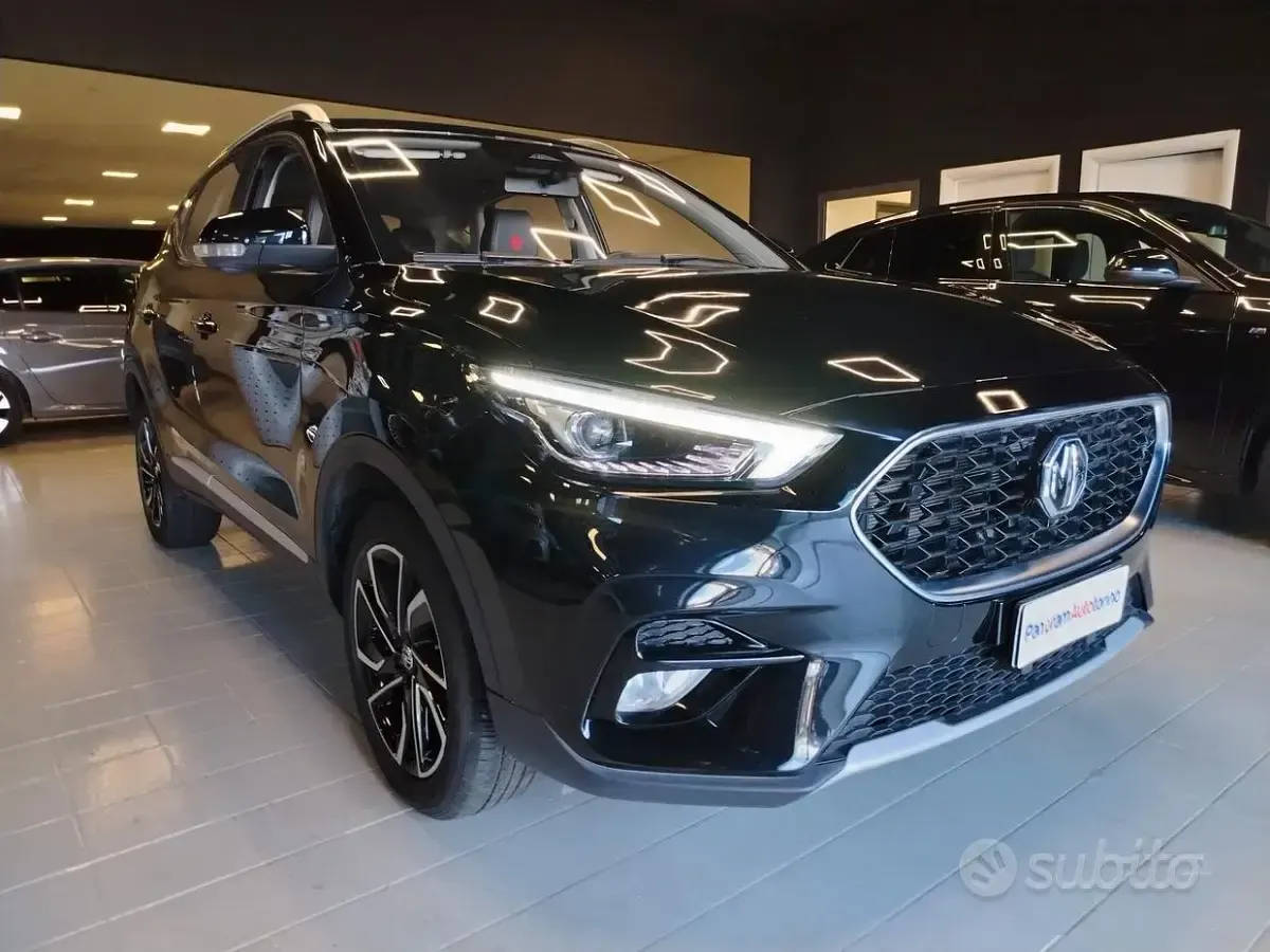 Usata MG ZS Luxury 106 CV (77 kW) 2024 Nero SUV