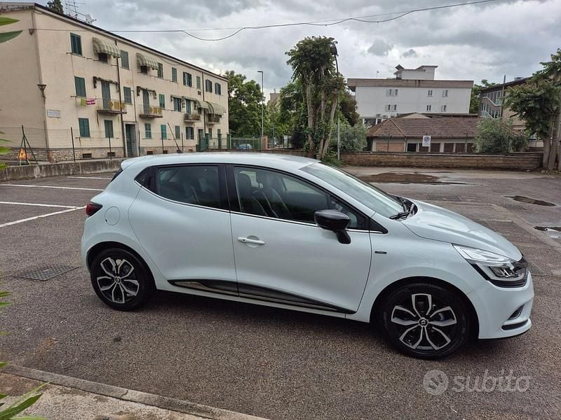 Bianco Usata 2018 Renault Clio IV Due volumi | 10.000 € (Buon prezzo) - Immagine 1/4