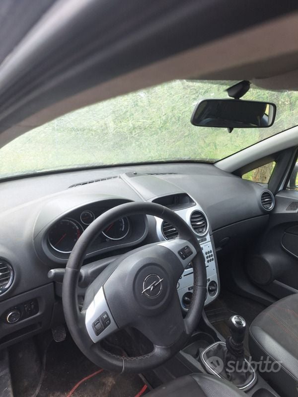 Usata Opel Corsa 85 CV (62 kW) 2012 Bianco Utilitaria