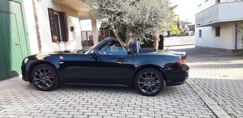 Usata Abarth 124 Spider 170 CV (125 kW) 2016 Nero Cabrio