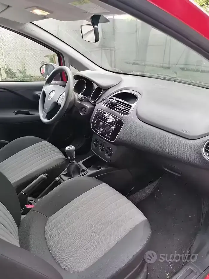 Usata Fiat Punto 69 CV (50 kW) 2018 Rosso Utilitaria
