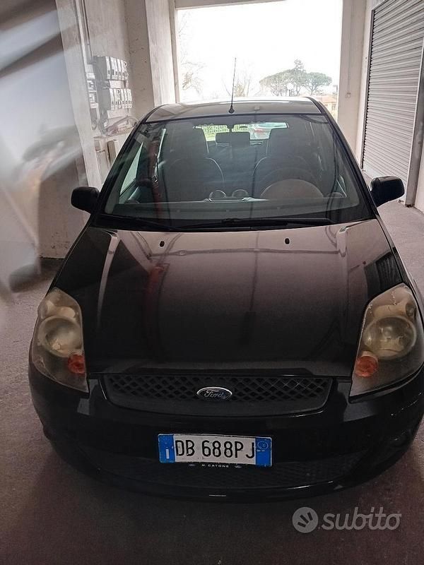 Usata Ford Fiesta 68 CV (50 kW) 2006 Nero Utilitaria