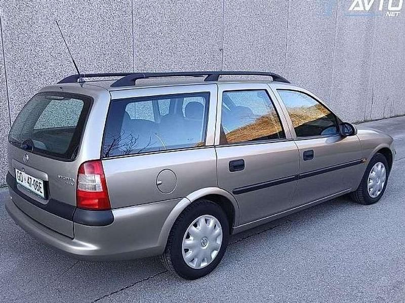 Usata Opel Vectra 101 CV (74 kW) 1997 Bronzo Station wagon
