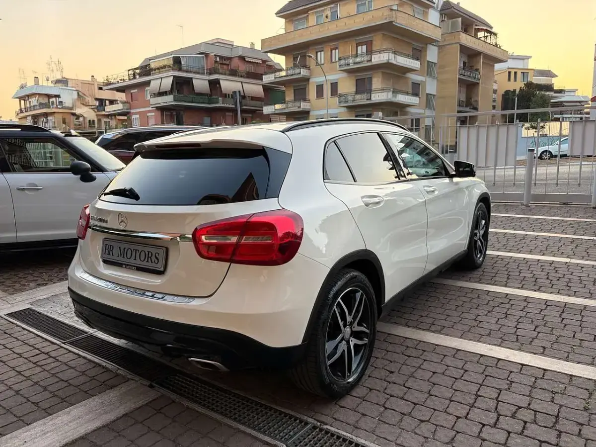 Usata Mercedes GLA200 136 CV (100 kW) 2016 Bianco SUV