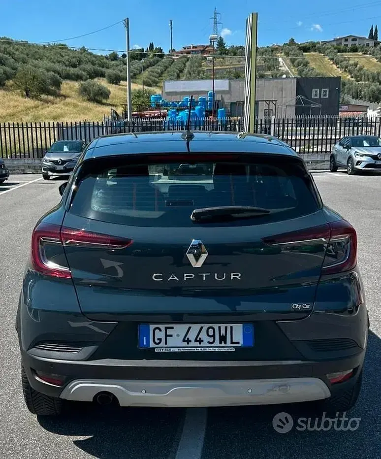 Usata Renault Captur Zen 101 CV (74 kW) 2021 Grigio SUV
