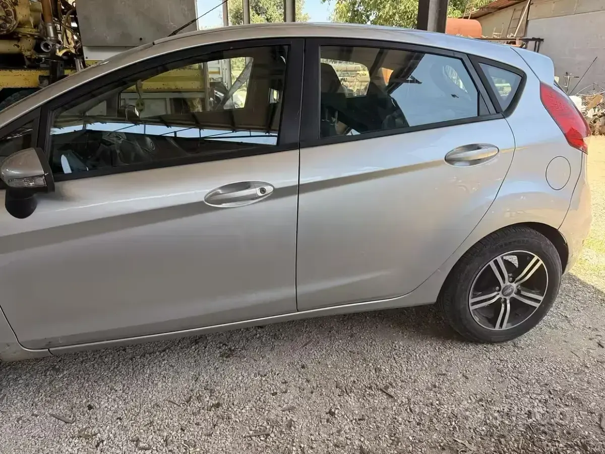 Usata Ford Fiesta 97 CV (71 kW) 2010 Grigio Berlina
