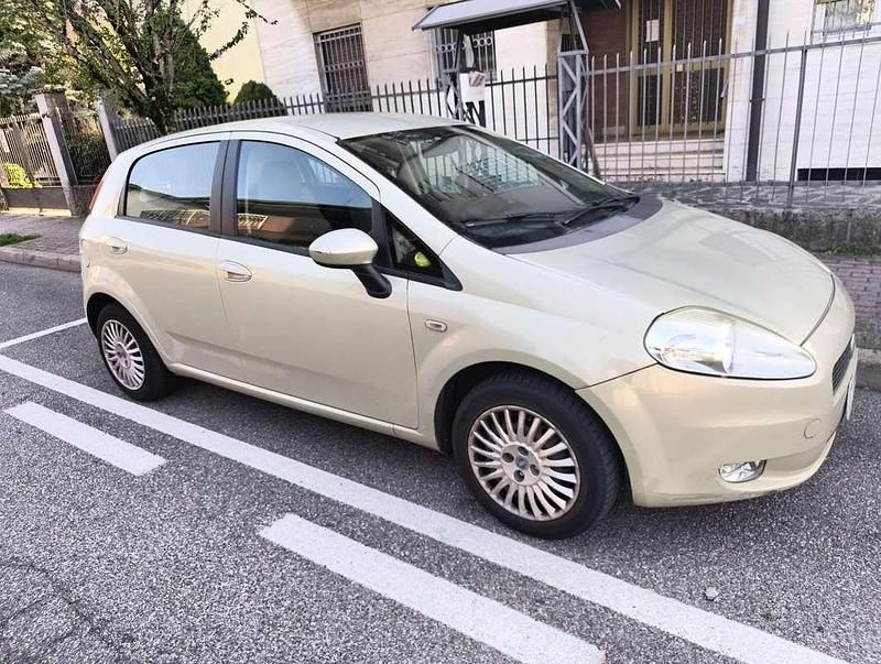 Beige Usata 2006 Fiat Grande Punto Dynamic Due volumi | 2500 € (Buon prezzo) - Immagine 1/4