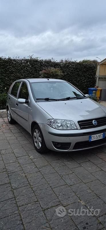 Usata Fiat Punto Dynamic 69 CV (50 kW) 2005 Grigio Utilitaria