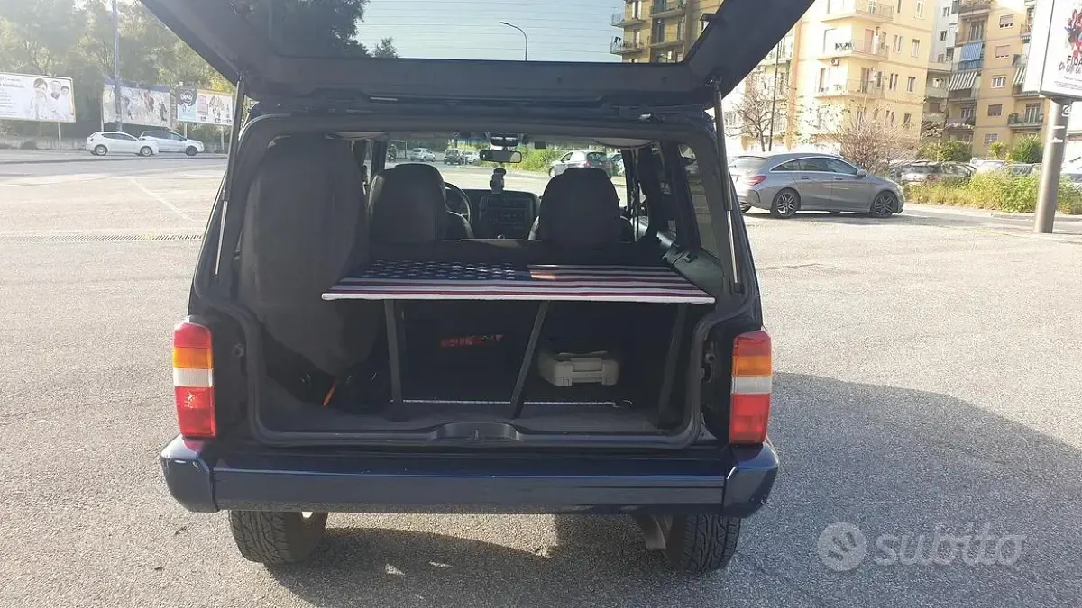 Usata Jeep Cherokee 116 CV (85 kW) 2001 Bluazzurro SUV