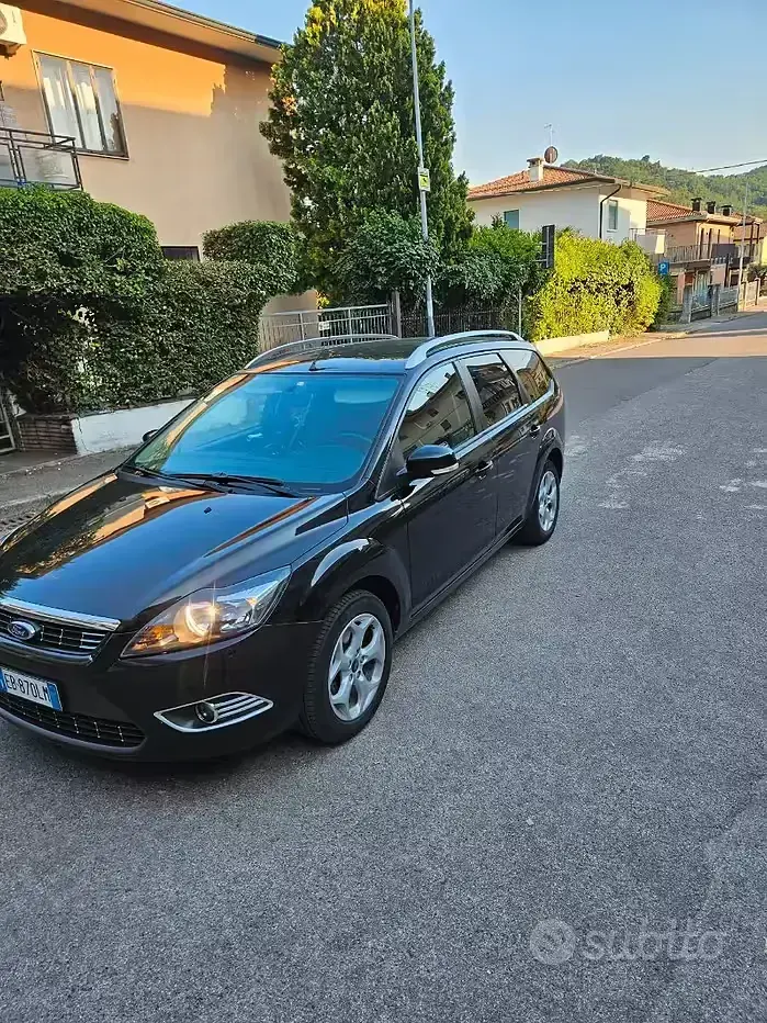 Usata Ford Focus Titanium 109 CV (80 kW) 2010 Nero Station wagon