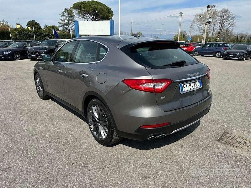 Usata Maserati Levante 250 CV (183 kW) 2019 Grigio SUV