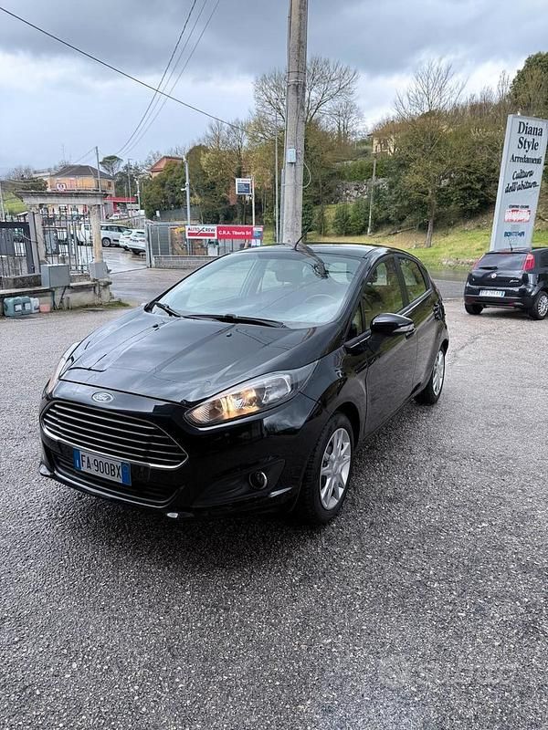 Usata Ford Fiesta 59 CV (43 kW) 2015 Nero Utilitaria