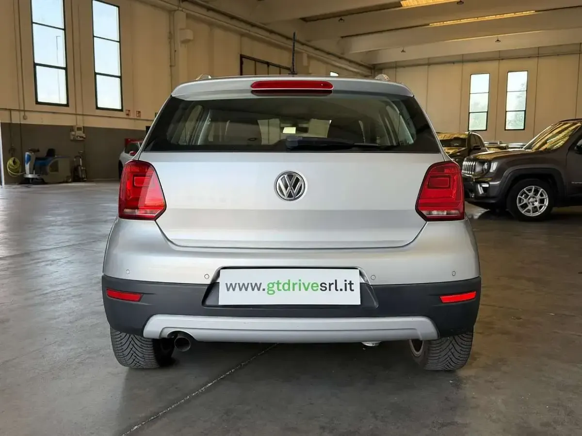 Usata VW Polo Cross 90 CV (66 kW) 2016 Silver metallizzato Utilitaria