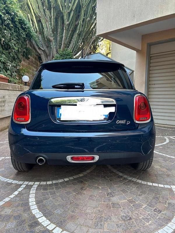 Usata Mini Cooper D 95 CV (69 kW) 2016 Blu Utilitaria