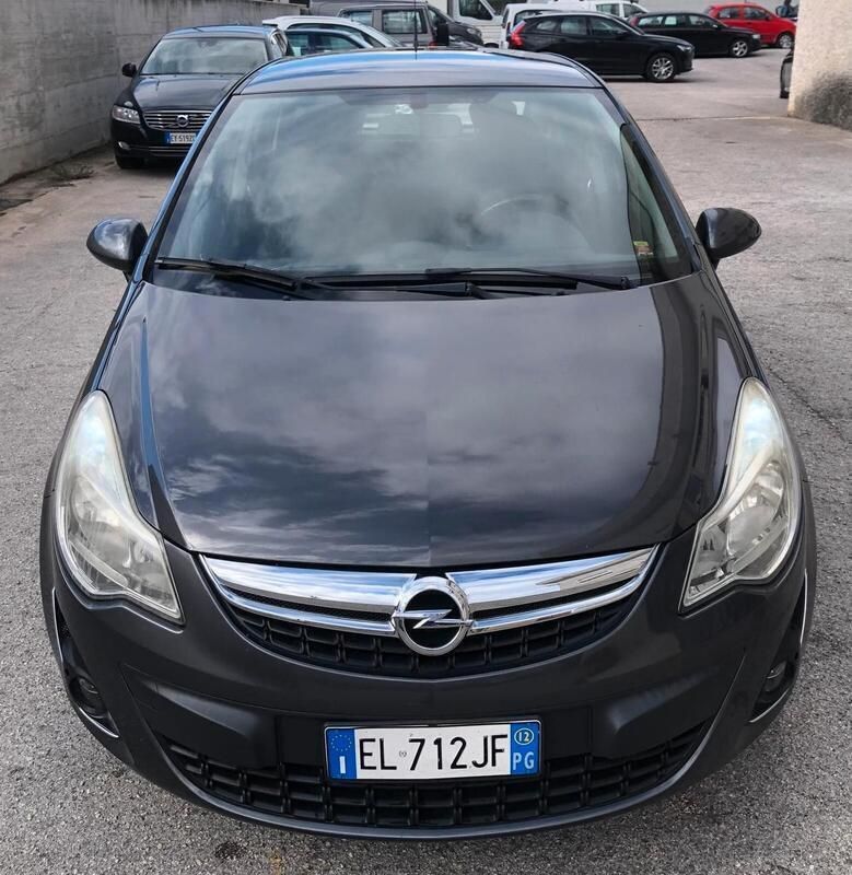 Usata Opel Corsa 86 CV (63 kW) 2012 Grigio Berlina