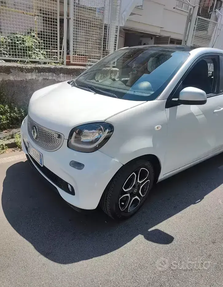 Usata Smart ForFour 71 CV (52 kW) 2016 Bianco Utilitaria