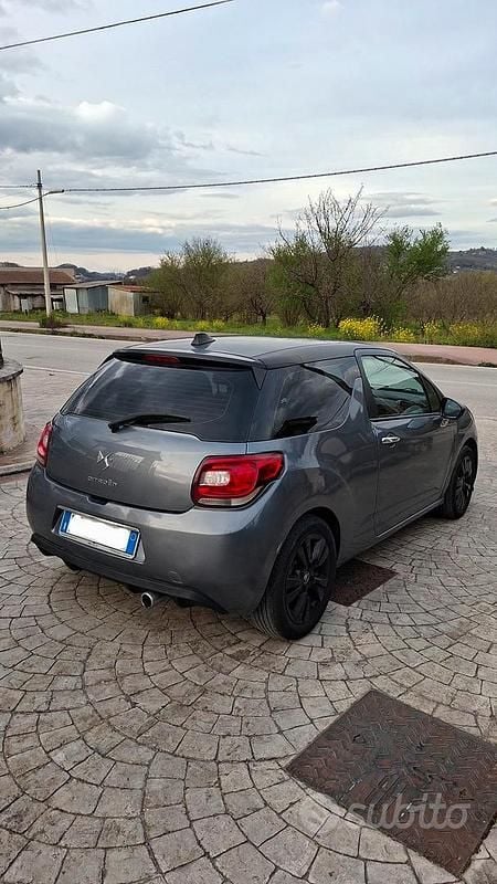 Usata Citroën DS3 Chic 70 CV (51 kW) 2011 Grigio Utilitaria