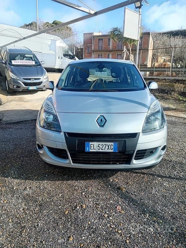 Usata Renault Scénic III Dynamique 110 CV (80 kW) 2011 Grigio Monovolume