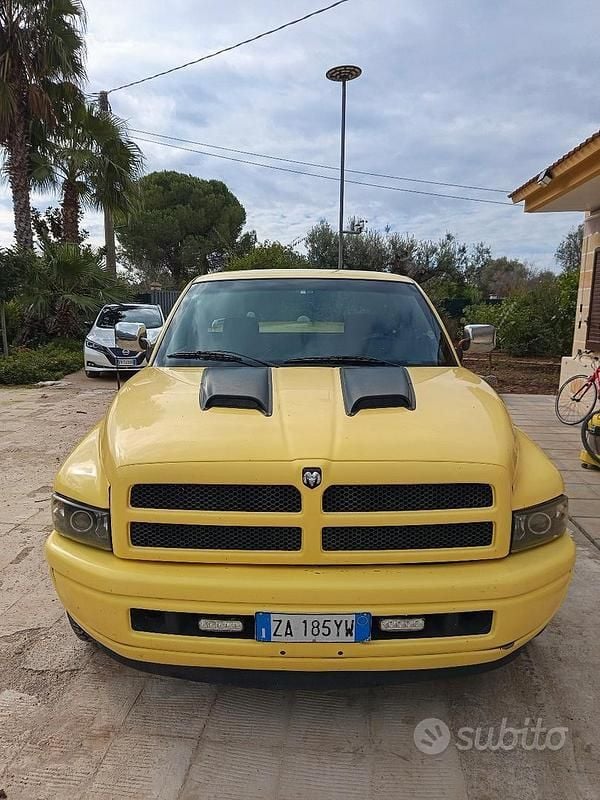 Giallo Usata 1996 Dodge Magnum SUV | 14.000 € - Immagine 1/4
