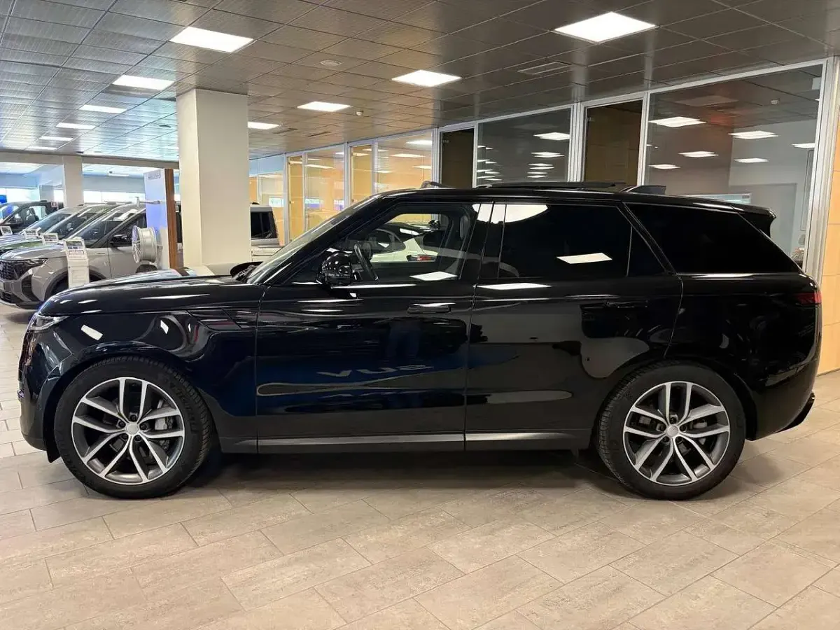 Usata Land Rover Range Rover Sport S 249 CV (183 kW) 2024 Santorini black SUV