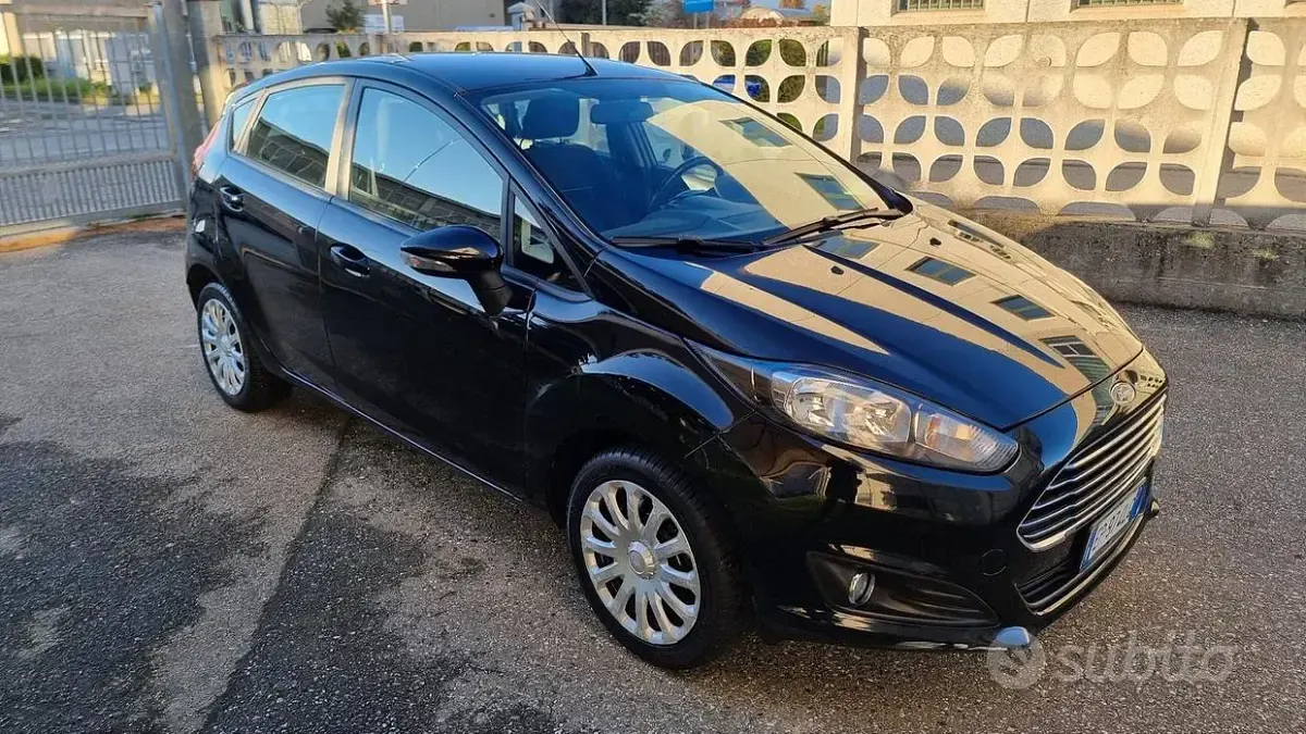 Usata Ford Fiesta Titanium 80 CV (58 kW) 2012 Nero Berlina