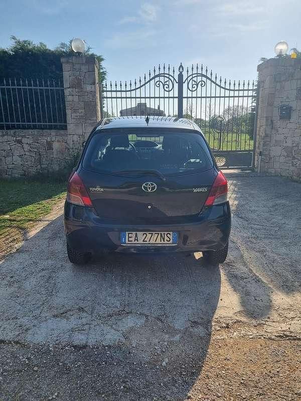 Usata Toyota Yaris 65 CV (47 kW) 2010 Utilitaria