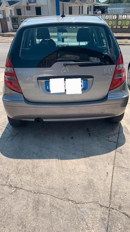 Grigio Usata 2006 Mercedes A200 Tre volumi | 2500 € (Ottimo prezzo) - Immagine 1/3