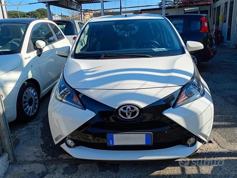 Brugt Toyota Aygo X-wave 69 HK (50 kW) 2017 Hvid Hatchback
