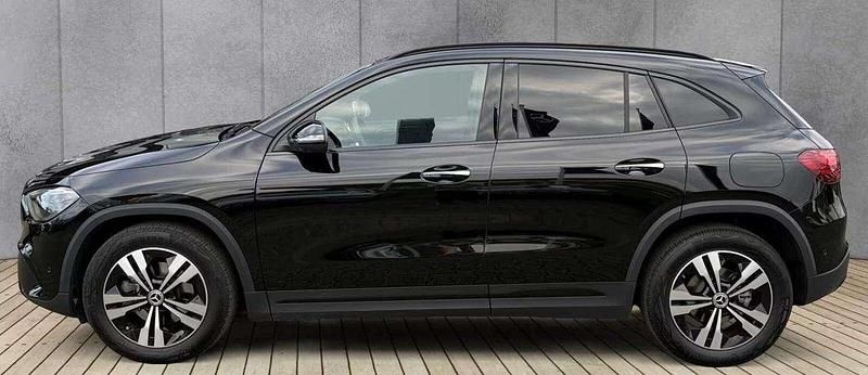 Usado Mercedes GLA180 Progressive 136 CV (100 kW) 2025 Negro SUV