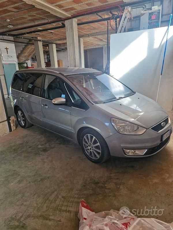 Begagnad Ford Galaxy 140 HK (102 kW) 2009 Minibuss