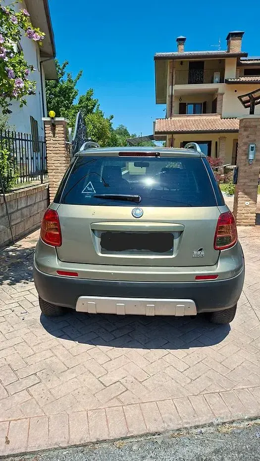 Usata Fiat Sedici 120 CV (88 kW) 2006 Marrone SUV