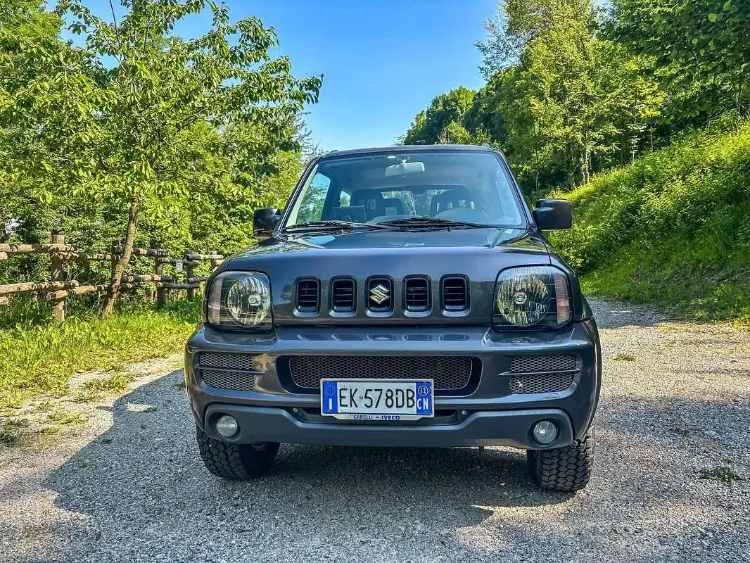 Usata Suzuki Jimny 86 CV (63 kW) 2012 Grigio SUV