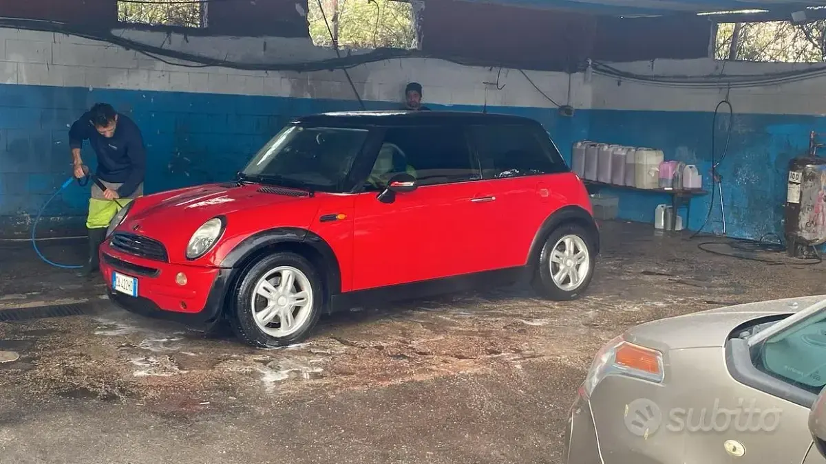 Begagnad Mini ONE 90 HK (66 kW) 2002 Röd Halvkombi