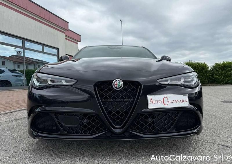 Nuova Alfa Romeo Giulia Quadrifoglio 519 CV (381 kW) 2026 Nero vulcano Berlina