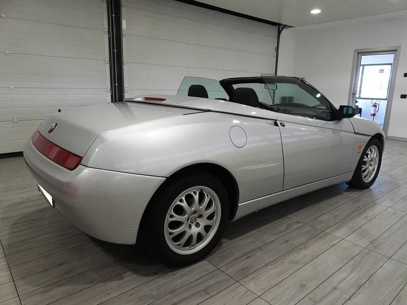 Usata Alfa Romeo Spider 144 CV (105 kW) 2001 Argento Cabrio