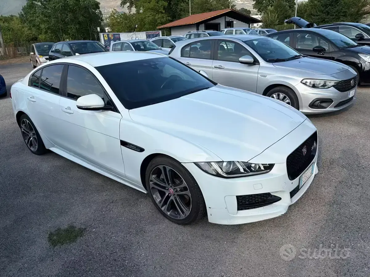Usata Jaguar XE R-Sport 180 CV (132 kW) 2015 Bianco Berlina
