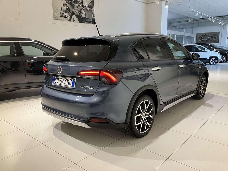 Usata Fiat Tipo Cross 131 CV (96 kW) 2021 Blu/azzurro Utilitaria