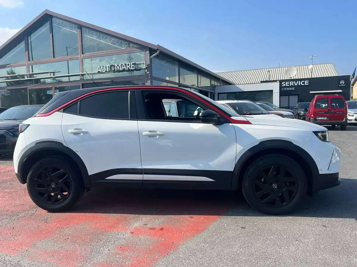 Usata Opel Mokka GS Line 101 CV (74 kW) 2022 Bianco / rosso SUV